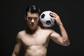 齐达内回忆初执教皇马：每日14小时全力以赴，用5个月逆转局势赢得欧冠