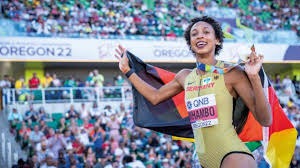 记者：虽然帕夫洛维奇无大碍，但战斯图加特他将轮休磁卡首发